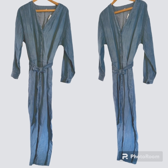 GAP Chambray Denim Utility V-Neck Jumpsuit Coverall One Piece Belted Medium NEW - Picture 2 of 8